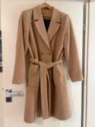 Piękny płaszcz damski