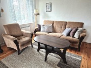 Sofa, fotel i stolik w zestawie 