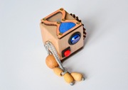 Busy Cube Dotykowa Manipulacji Montesori 5×5 cm