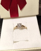 Pierścionek złoty pr 585 z brylantem  Apart