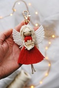 Makramowy breloczek Anioł - czerwony | Aniołek na szczęście brelok