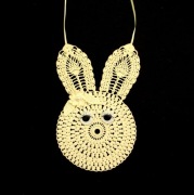 Zawieszka ozdoba na okno szydełkowa Zajączek ecru (Z124)