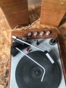 Gramofon w drewnianej walizce