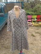 Sukienka w kratkę damska rozmiar 40 firma Makalem