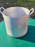 Garnek aluminiowy używany poj. 30L wym. 34x34cm, plus pokrywa. 