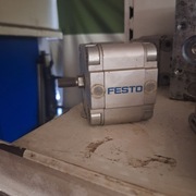 FESTO SIŁOWNIK KOMPAKTOWY