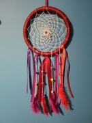 Czerwono-fioletowy łapacz snów