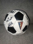 Piłka z autografami piłkarzy Dumy Pomorza