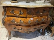 Komoda, stoł , i szafka  w stylu Ludwik XV  ZESTAW