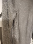 Elegancka narzutka z metalizowaną nitką