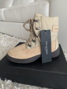 Ilse Jacobsen Snow Walkers 37 