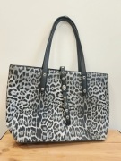 Torebka, torba w panterkę biało-szara z elementami czerni, na zamek