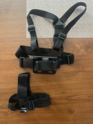 Szelki na klatkę piersiową i opaska na głowę z uchwytem na telefon