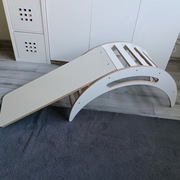 Duży drewniany bujak ze zjeżdżalnią 