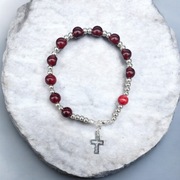 Bransoletka dziesiątka różańca z czerwonych koralików i krzyżykiem