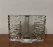 Brutalistyczny wazon