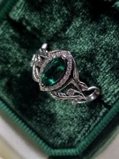 Callisto pierścionek z szmaragdem i diamentami 14-karatowe białe złoto 6.5