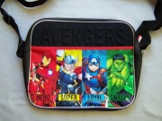 TORBA NA RAMIĘ 33X27X8 CM AVENGERS MARVEL