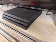 PS4 PRO, dwa Pady i ładowarka - Zacina się