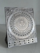 Industrialny "Block Zinn" – astrologiczna tarcza, rzemiosło vintage, XX w.