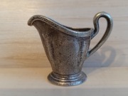 POSREBRZANY MLECZNIK DZBANUSZEK MONOGRAM