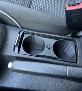 Uchwyt na kubki do Volkswagena Golfa 5 i 6 
