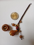 Brelok / zawieszka drewniany, ażurowy z kuleczką zapachową