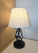 Nowa lampka nocna LIANTRAL z marmurowym cokołem i lnianym kloszem.