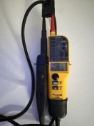 Dwubiegunowy tester napięcia Fluke T150 CAT III 690 V, CAT IV 600 V