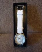 ELEGANCKI ZEGAREK DAMSKI Z FIRMY AVON ŚREDNICA TARCZY 3,5CM NOWY NIEUŻYWANY