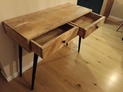 Konsola w stylu industrialnym