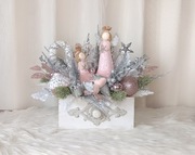 Stroik świąteczny w szufladzie. Dekoracja na Boże Narodzenie z aniołami 