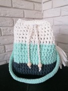 Torebka typu worek plecaczek bucked bag rękodzieło  technika szydełkowania 