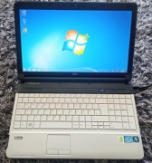 Fujitsu Lifebook AH530 - i3