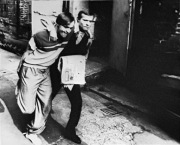 LIMUZYNA DAIMLER- BENZ, Michał Bajor - duży fotos, stara fotografia filmowa