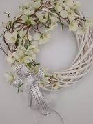 Wioseny wianek na drzwi  