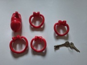 Czerwony pas cnoty klatka erekcyjna