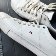 Tenisowki skorzane Tomy Hilfiger,biale roz 43