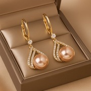 Złote kolczyki z perłą i cyrkoniami – eleganckie wiszące kolczyki damskie