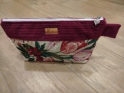 Kosmetyczka, tkanina gobelinowa i burgundowy sztruks 