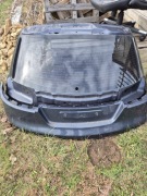 Szyba tył z klapą i plastikiem insignia a kombi