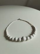 Korale białe, różna wielkość 