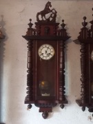 Eklektyczny stary zegar Junghans. 