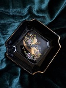 Japoński czarny, porcelanowy talerzyk, pozłacany