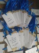 Zawieszki na butelki alkohol stół weselny złoto