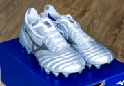 BUTY PIŁKARSKIE MIZUNO MORELIA NEO 3 MIX 45 SREBRO