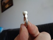 Srebrny pierścionek z koralem białym