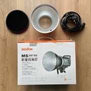 Lampa studyjna Godox MS300 + reflektor