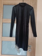 Czarna sukienka z długim rękawem z odkrytymi plecami i cekinami 