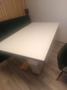 Stół używany że szkłem 